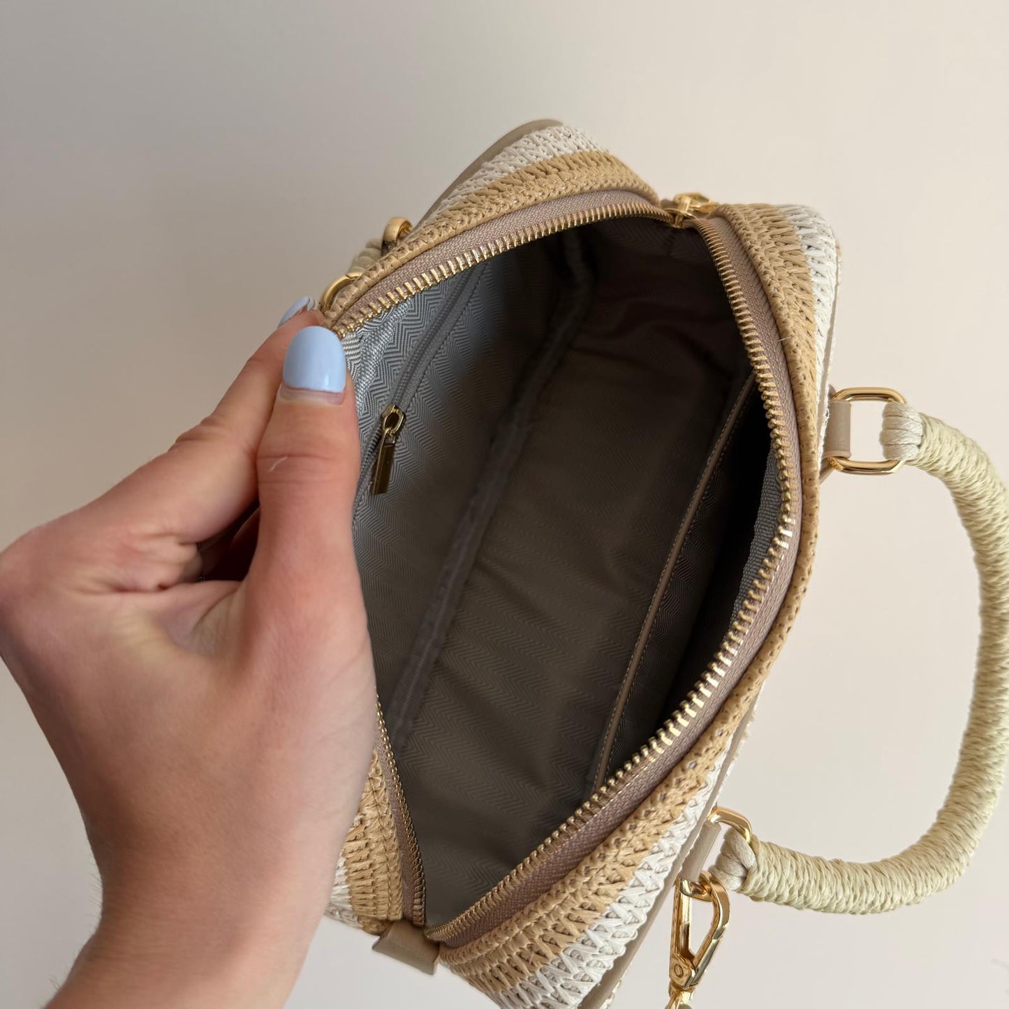 Borsa Manu