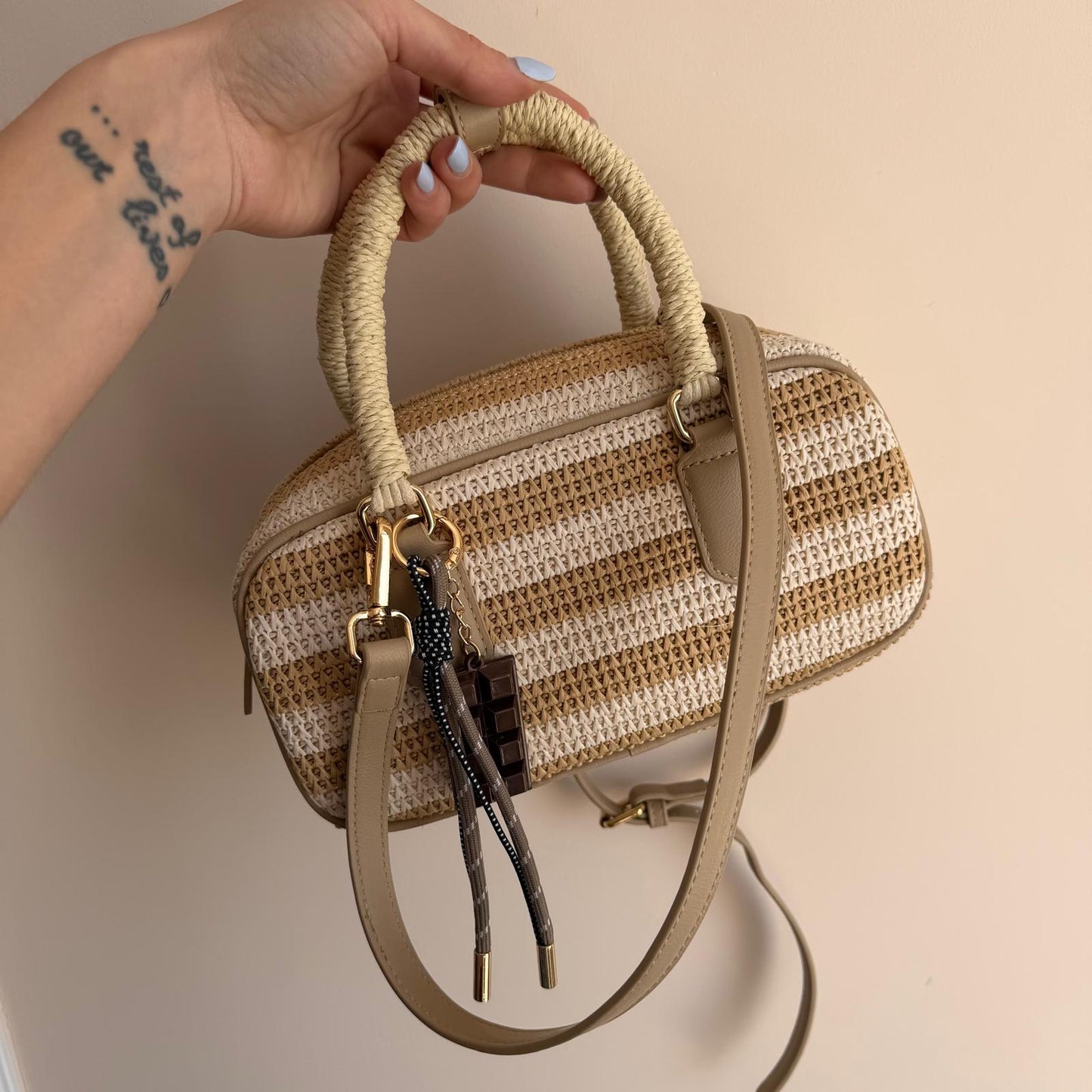 Borsa Manu