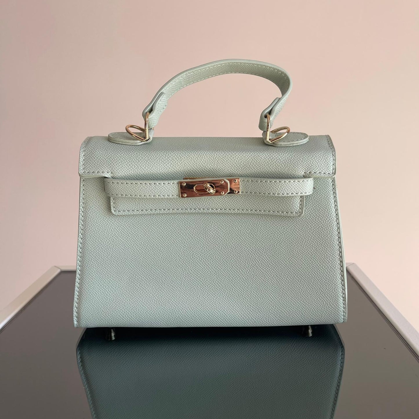 Borsa Eva
